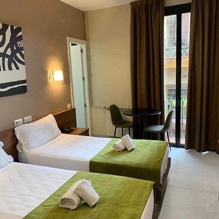 Pension Iznajar Barcelona Ngoại thất bức ảnh