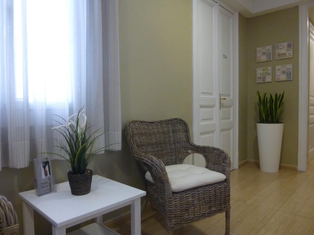 Pension Iznajar Barcelona Ngoại thất bức ảnh