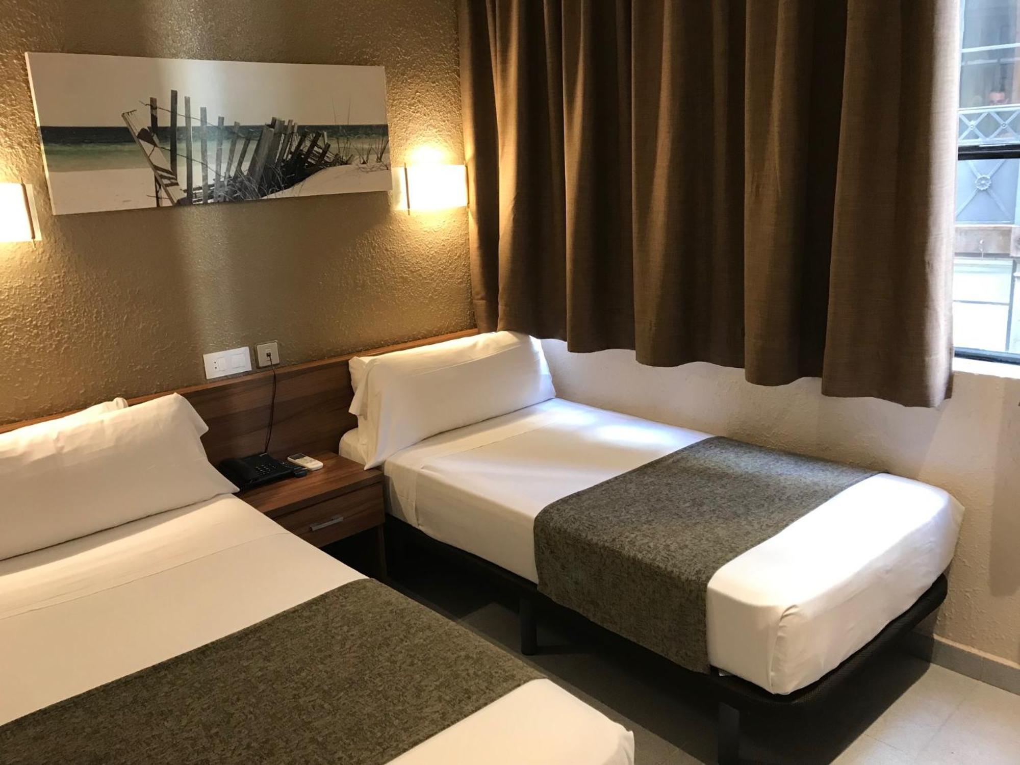 Pension Iznajar Barcelona Ngoại thất bức ảnh