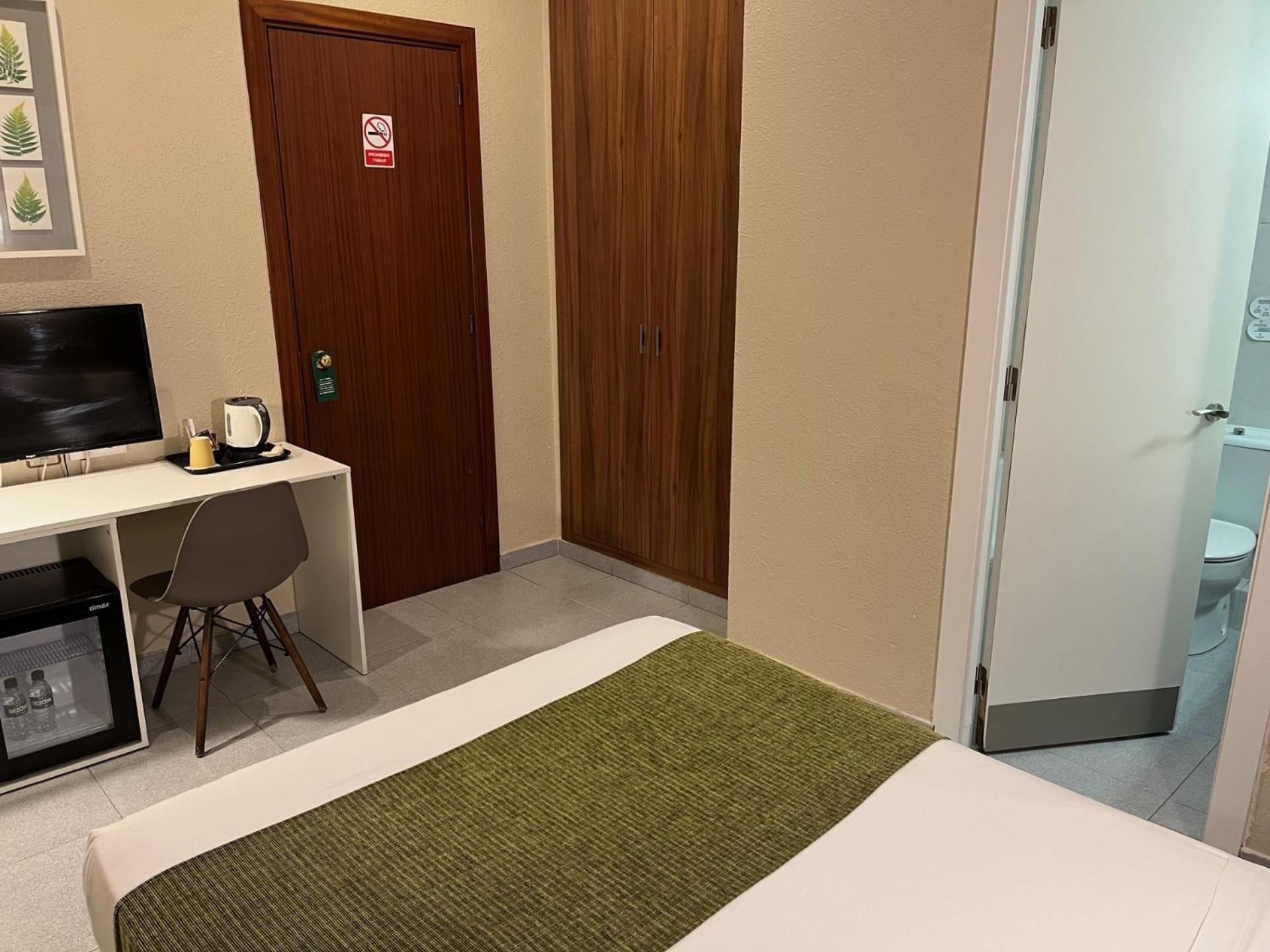 Pension Iznajar Barcelona Ngoại thất bức ảnh