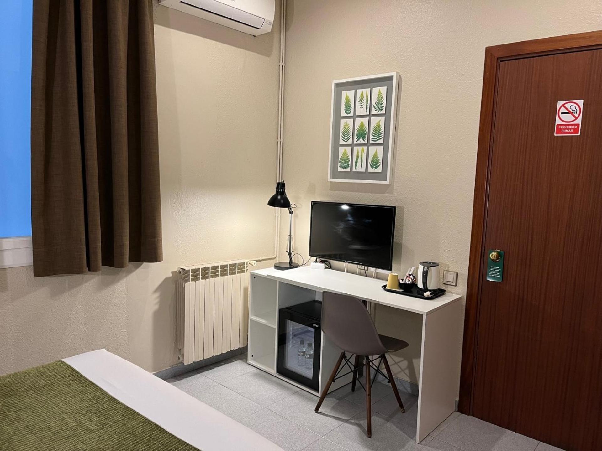 Pension Iznajar Barcelona Ngoại thất bức ảnh